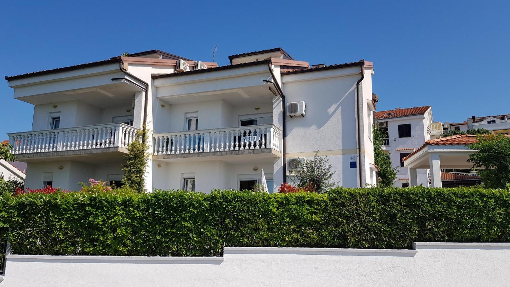 Apartments By The Sea Njivice, Krk - 5296 エクステリア 写真